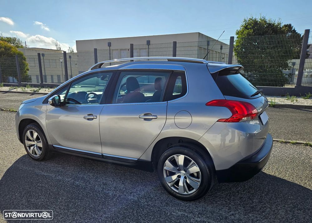 Peugeot 2008 1.2 PureTech Allure - 21