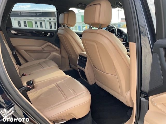 Porsche Cayenne Platinum Edition - 26