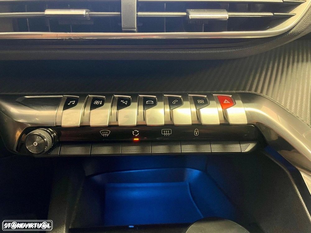 Peugeot 3008 1.2 PureTech Allure EAT6 - 23