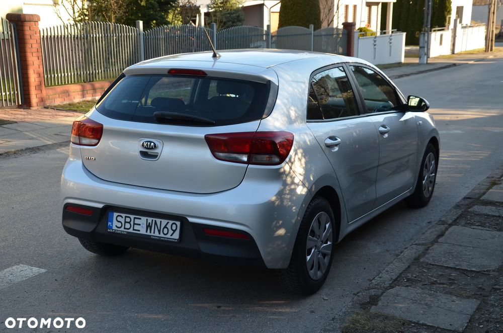 Kia Rio 1.4 M - 9