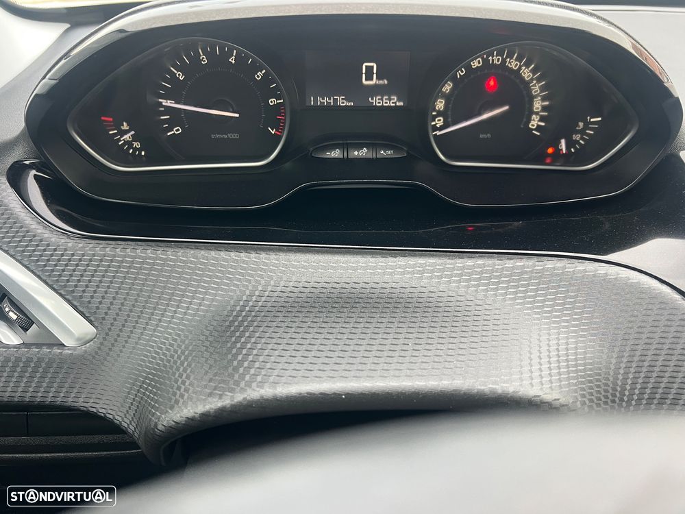 Peugeot 208 1.2 PureTech Style - 28