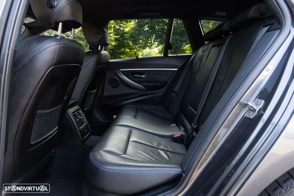 BMW 318 d Pack Desportivo M Auto - 31
