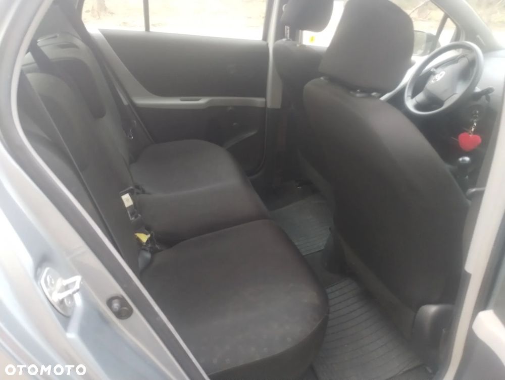Toyota Yaris - 10