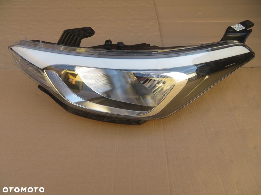 REFLEKTOR LEWY HYUNDAI I20 II 14-20R 92101C8000 DEMONTAŻ KRAKÓW - 3