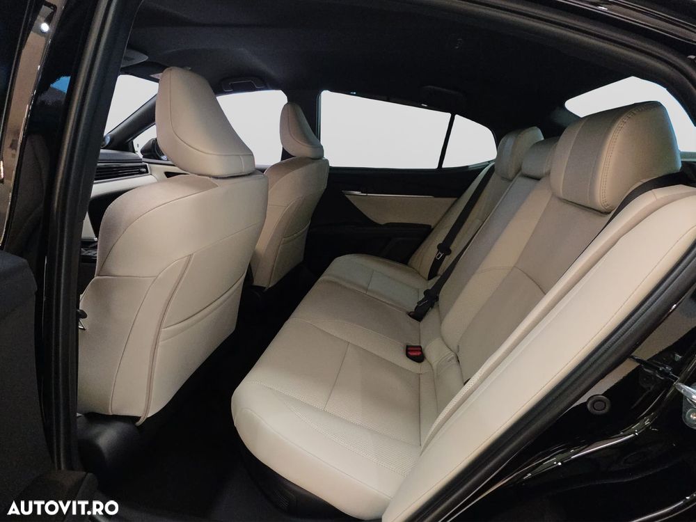 Toyota Camry 2.5 HEV Luxury - 23