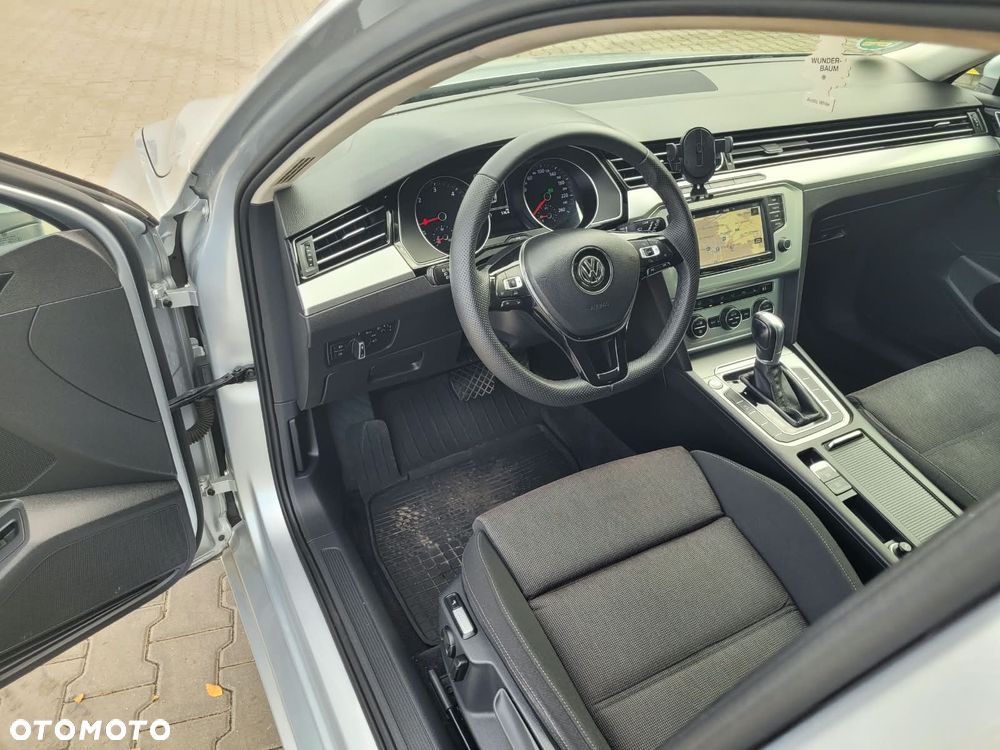 Volkswagen Passat - 11
