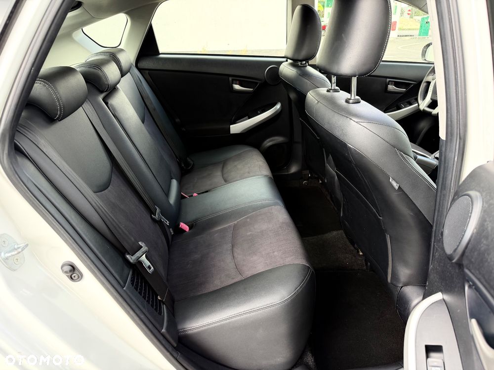 Toyota Prius 1.8 HSD Premium - 19