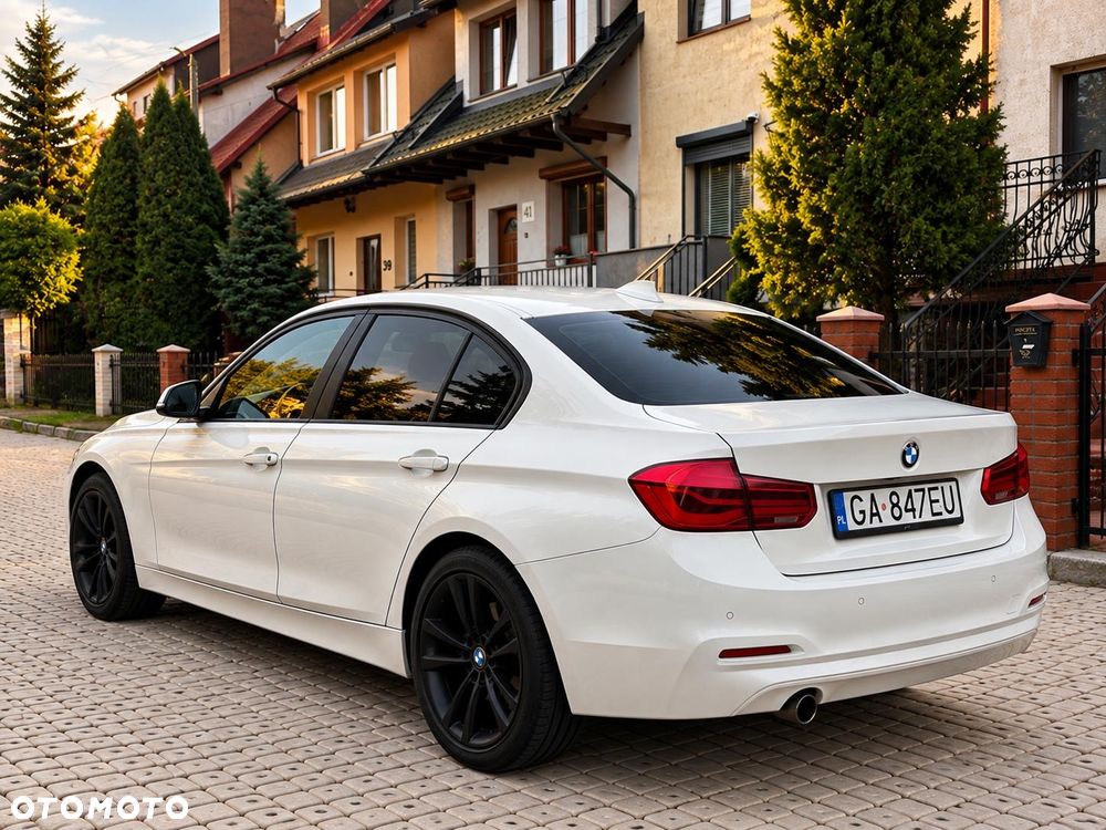 BMW Seria 3 318i - 4