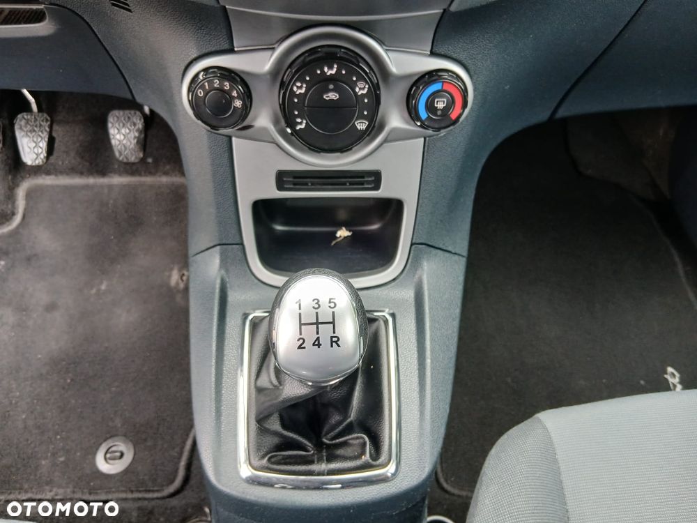 Ford Fiesta 1.25 Ambiente - 26