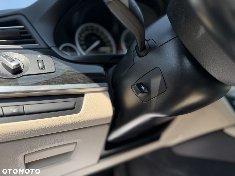 BMW Seria 5 525d xDrive Luxury Line - 16