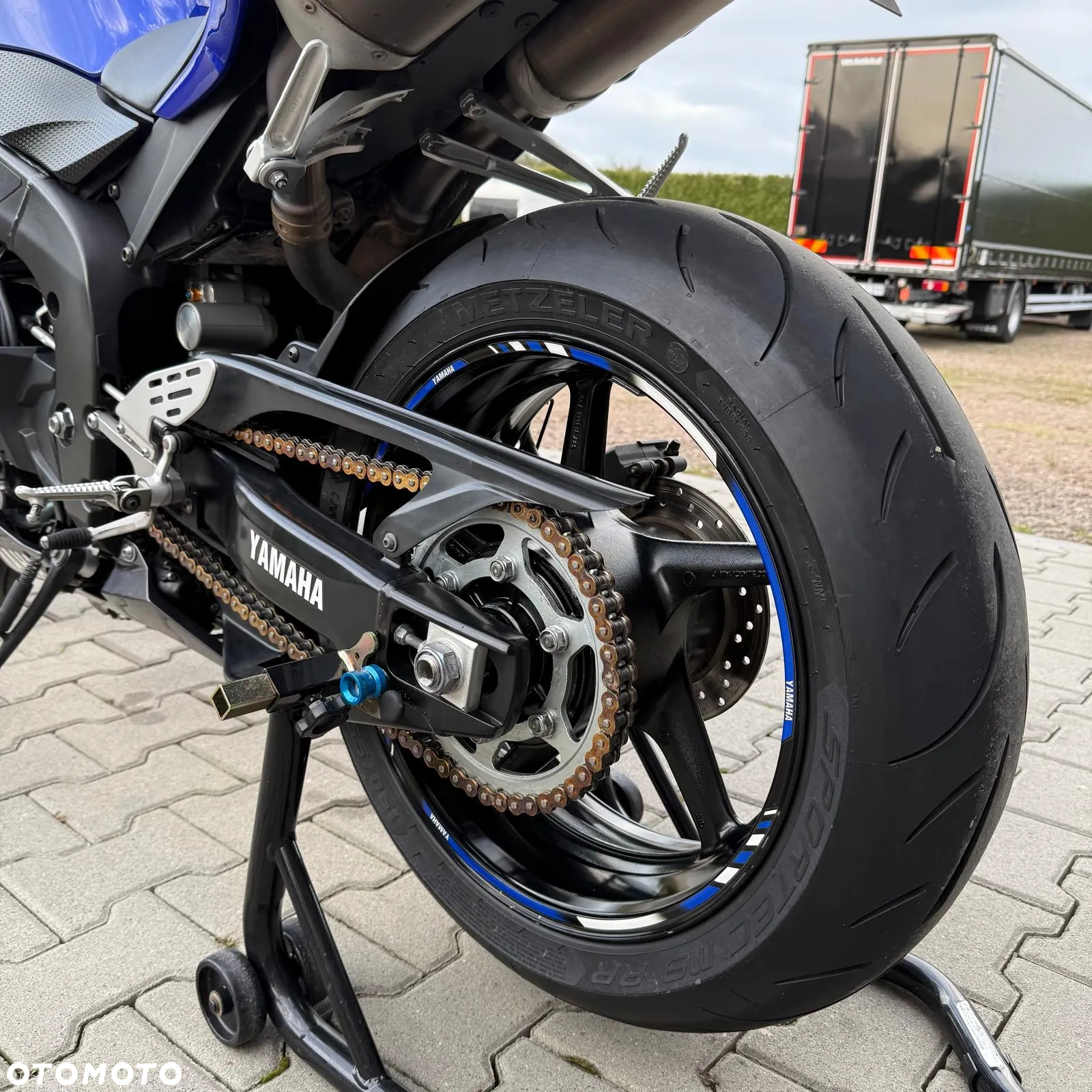 Yamaha R1 - 14