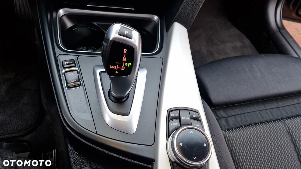 BMW Seria 3 320d Sport Line - 33