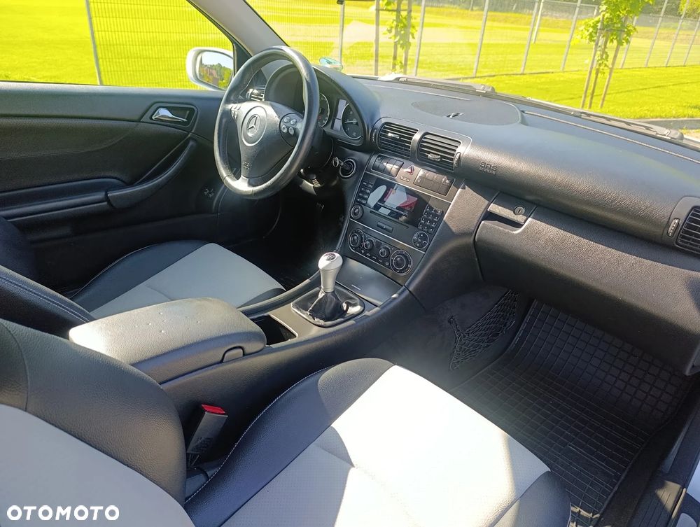 Mercedes-Benz Klasa C 200 Kompressor Sportcoupe - 17