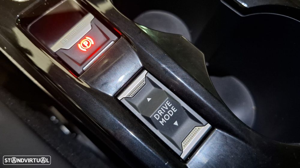 Peugeot 2008 1.2 Hybrid Allure e-DCS6 - 24