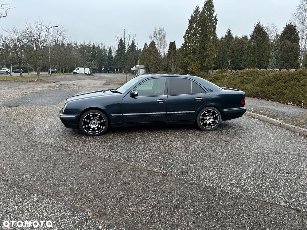 Mercedes-Benz Klasa E 220 CDI Elegance - 27