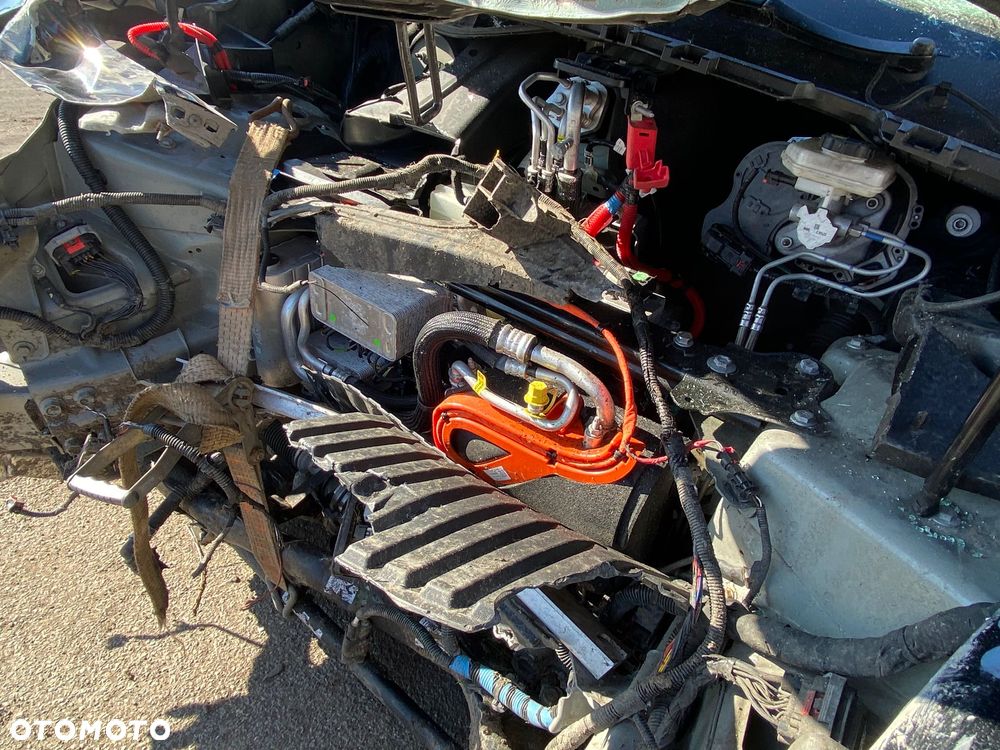 Tesla Y Long Range Dual Motor AWD - 8