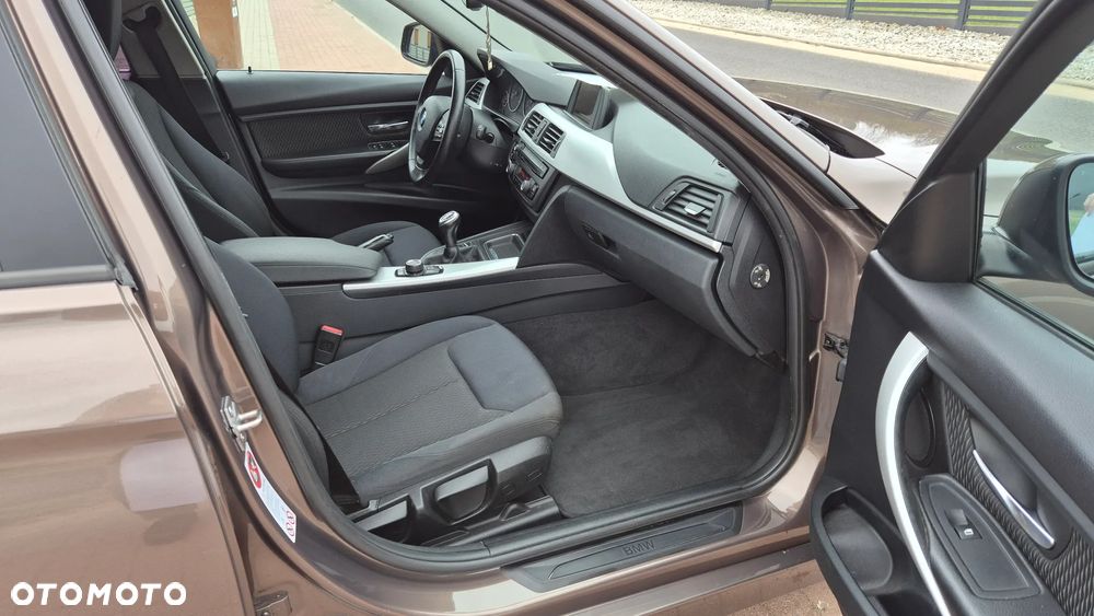 BMW Seria 3 318d - 15