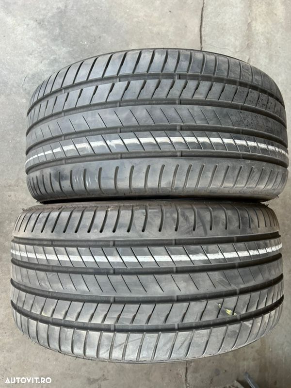 vând 2 anvelope 305/40/20 bridgestone de vară cu runflat ca noi - 1