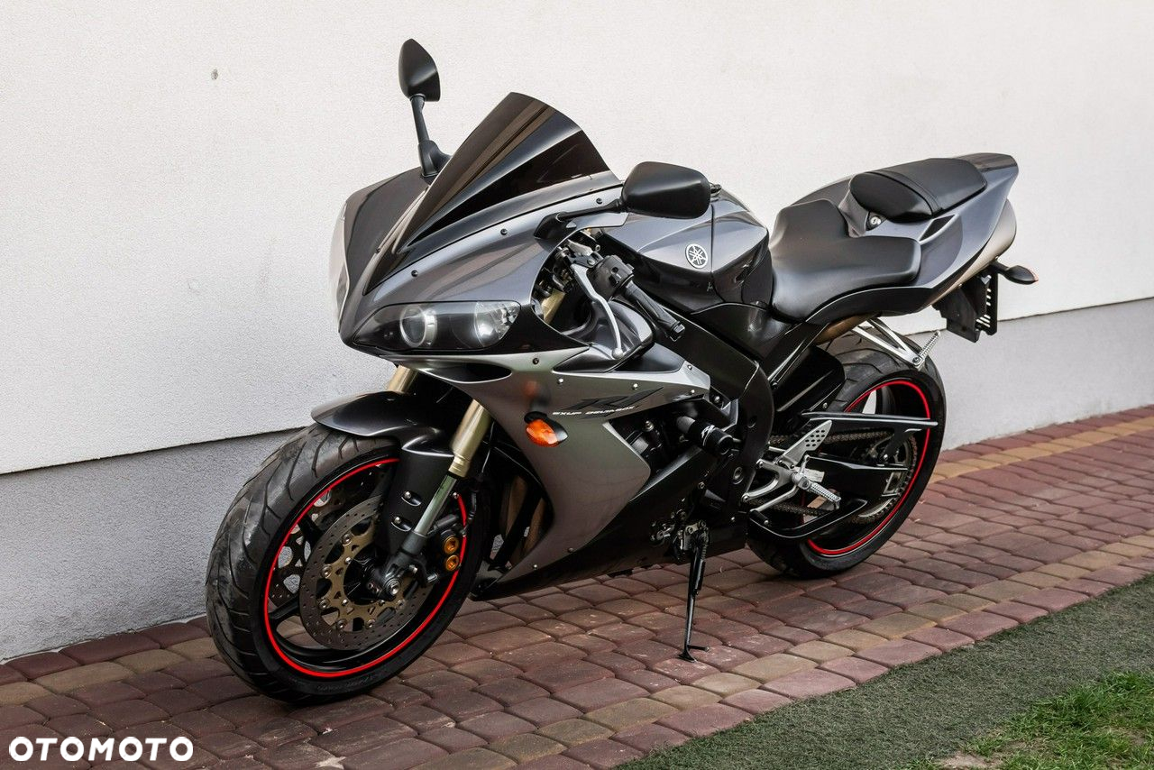 Yamaha R1 - 6