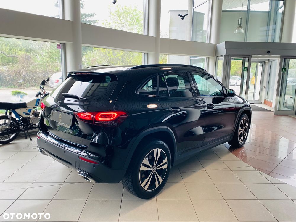 Mercedes-Benz GLA 180 Progressive - 11