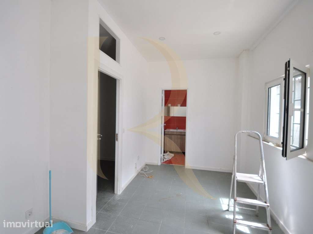 Loja transformada em Apartamento nos Foros da Amora - Seixal - Grande imagem: 2/6