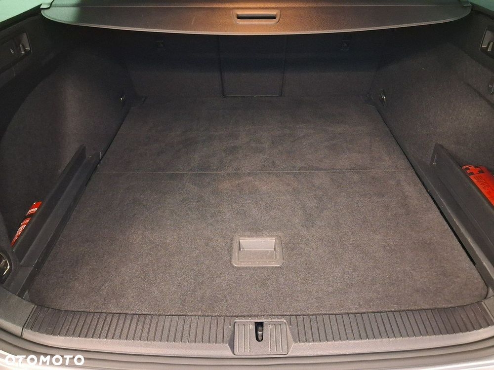 Volkswagen Passat - 12