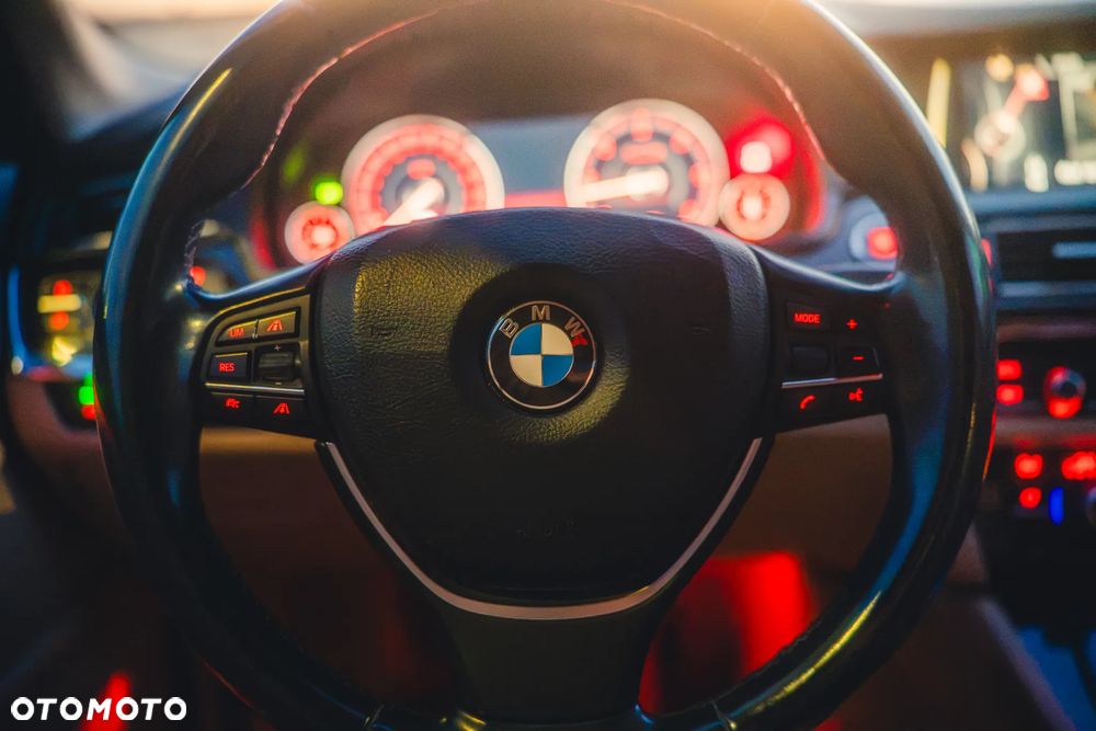 BMW Seria 5 520d xDrive Luxury Line - 17