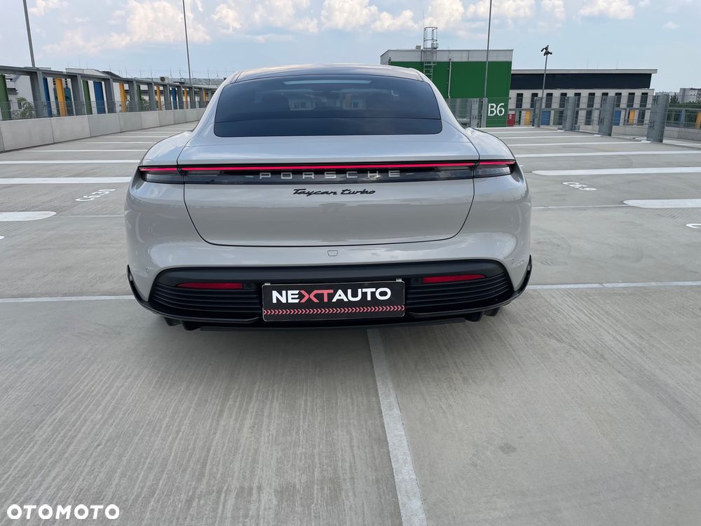 Porsche Taycan Turbo - 9