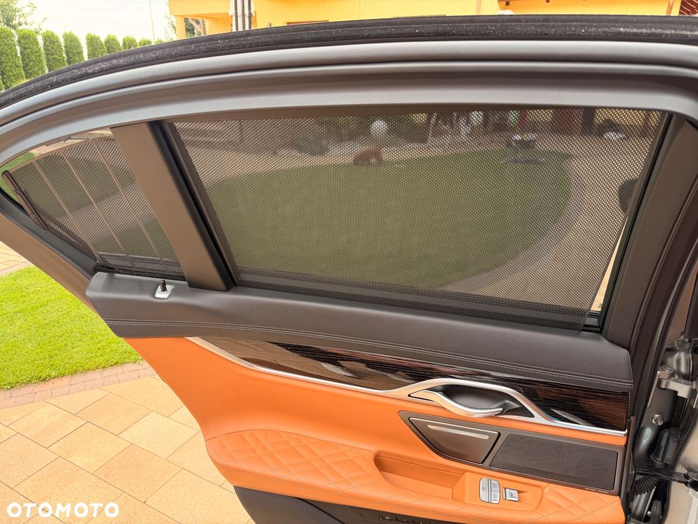 BMW Seria 7 740d xDrive mHEV - 31