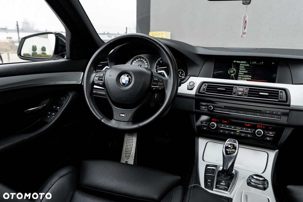BMW Seria 5 M550d xDrive - 29