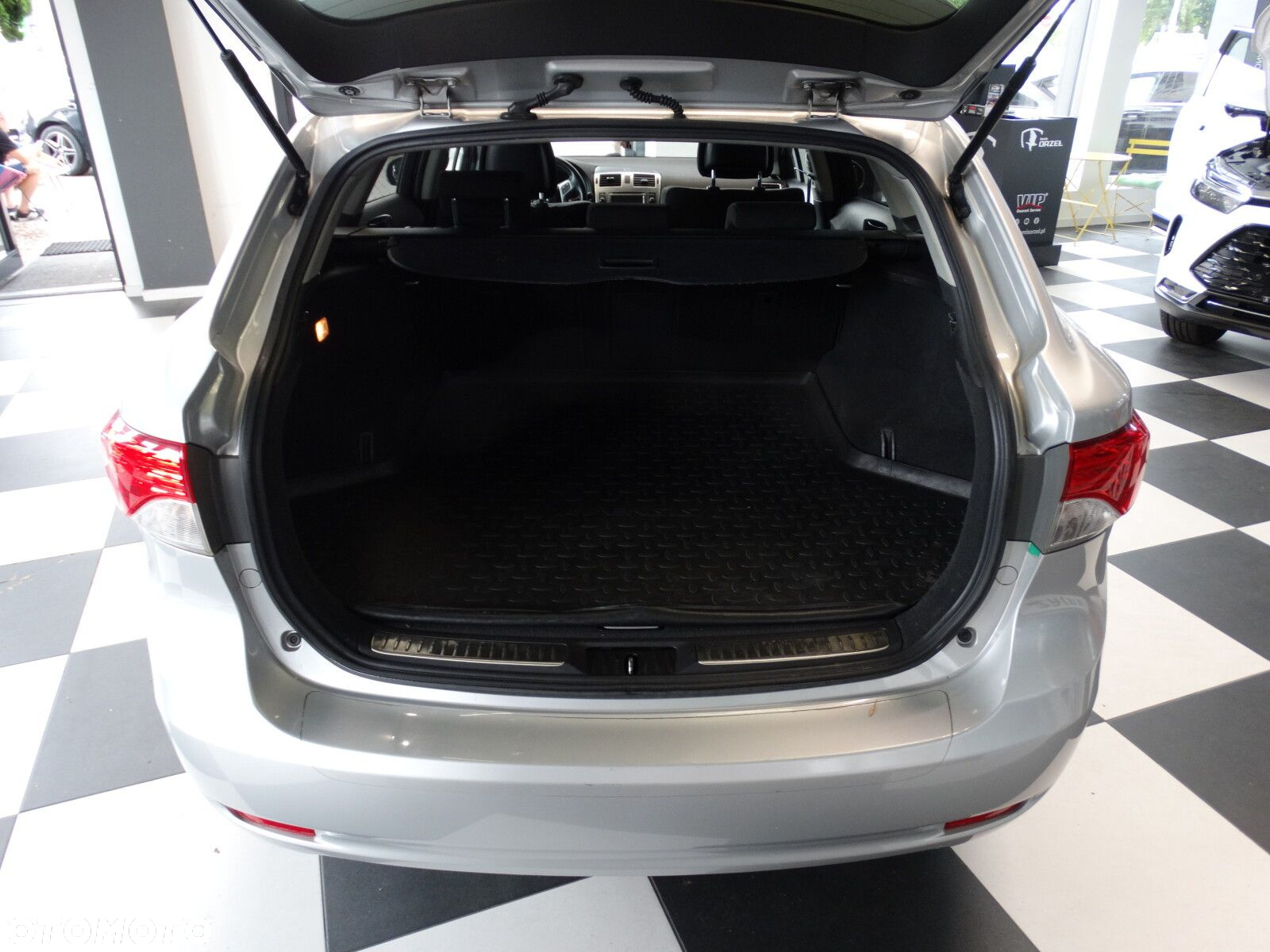 Toyota Avensis - 9