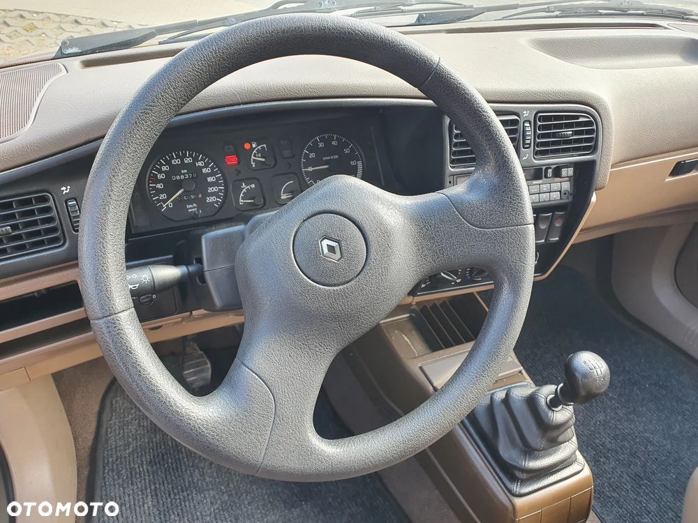 Renault 19 - 12