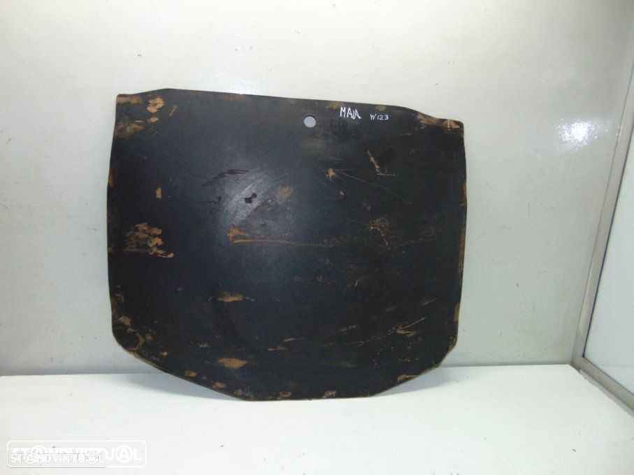 Mercedes W123 - chão da mala - 1