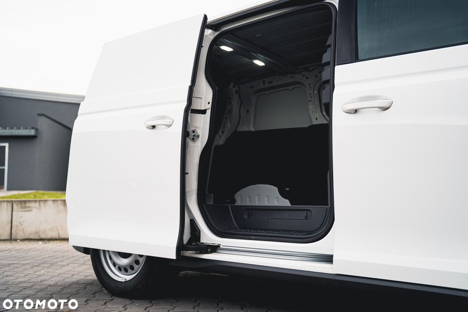 Volkswagen ID. Buzz Cargo L1 204 KM - 13