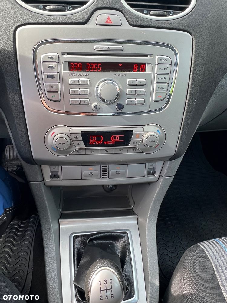 Ford Focus 1.6 16V Style+ - 18