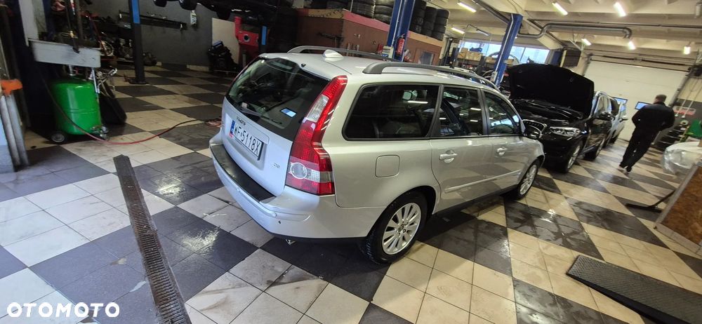 Volvo V50 2.4D5 Momentum - 5