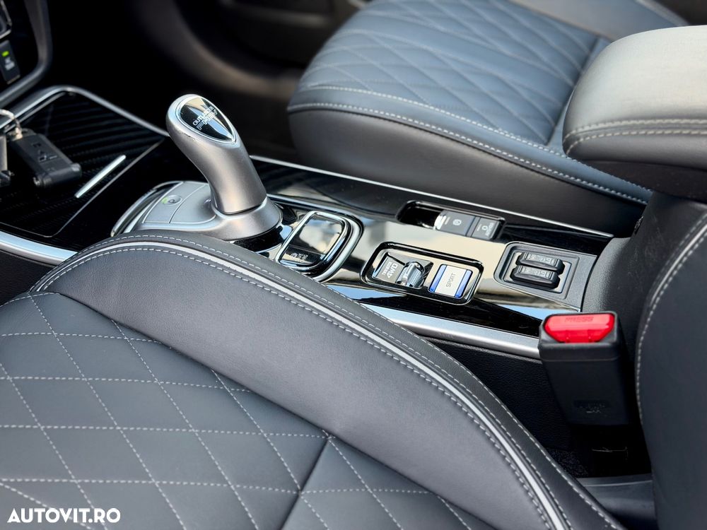 Mitsubishi Outlander - 26