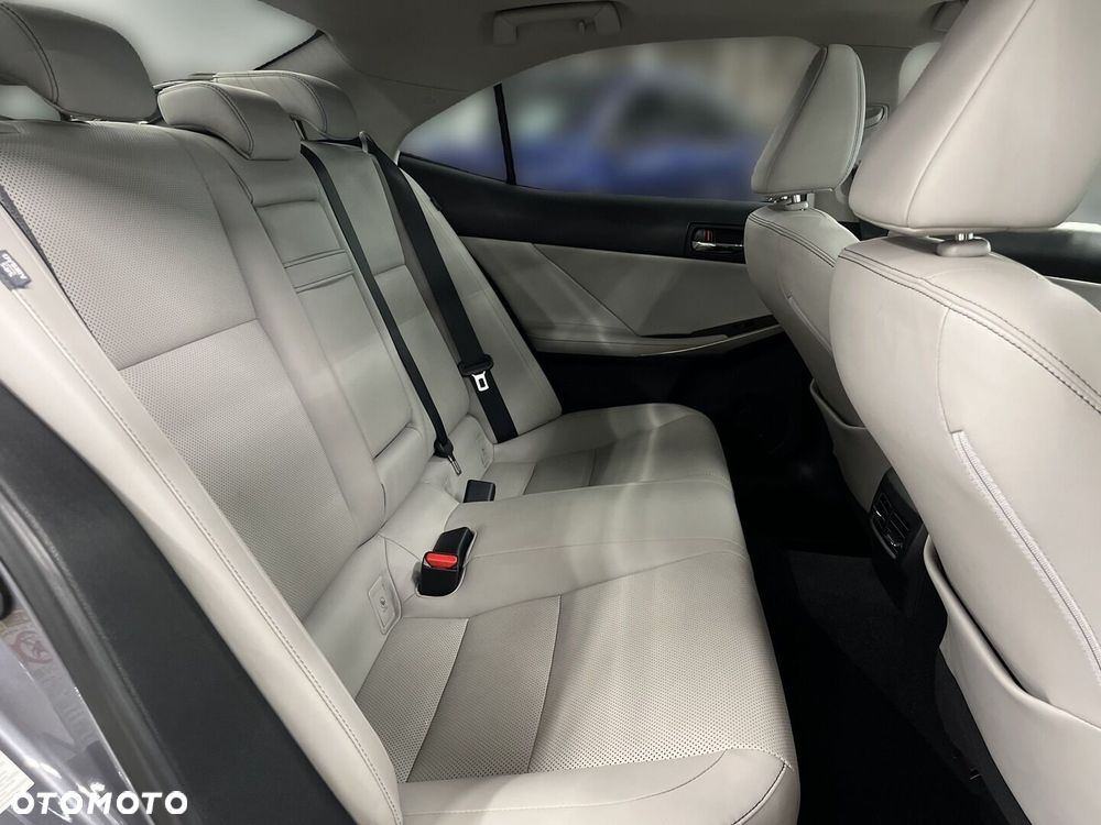 Lexus IS 200t Prestige - 13