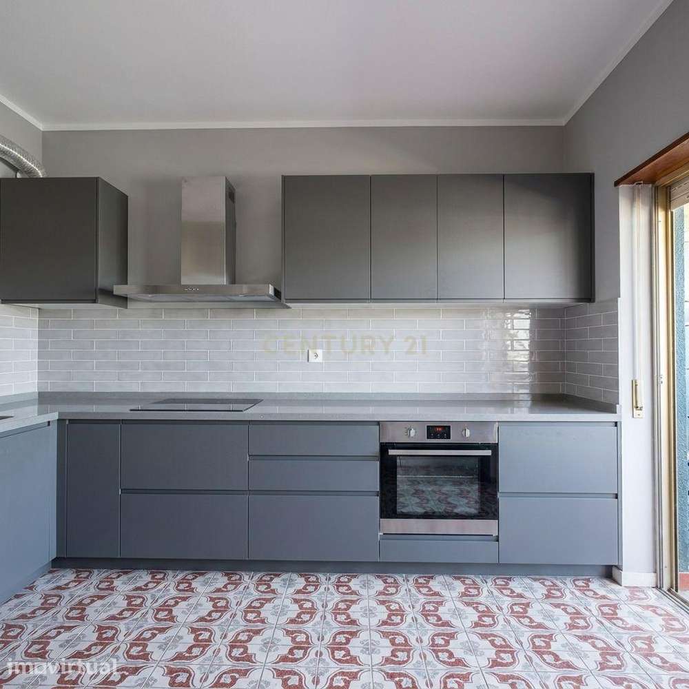 Apartamento T2  com vista de Rio  Praça São João Batista  Almada - Grande imagem: 2/24