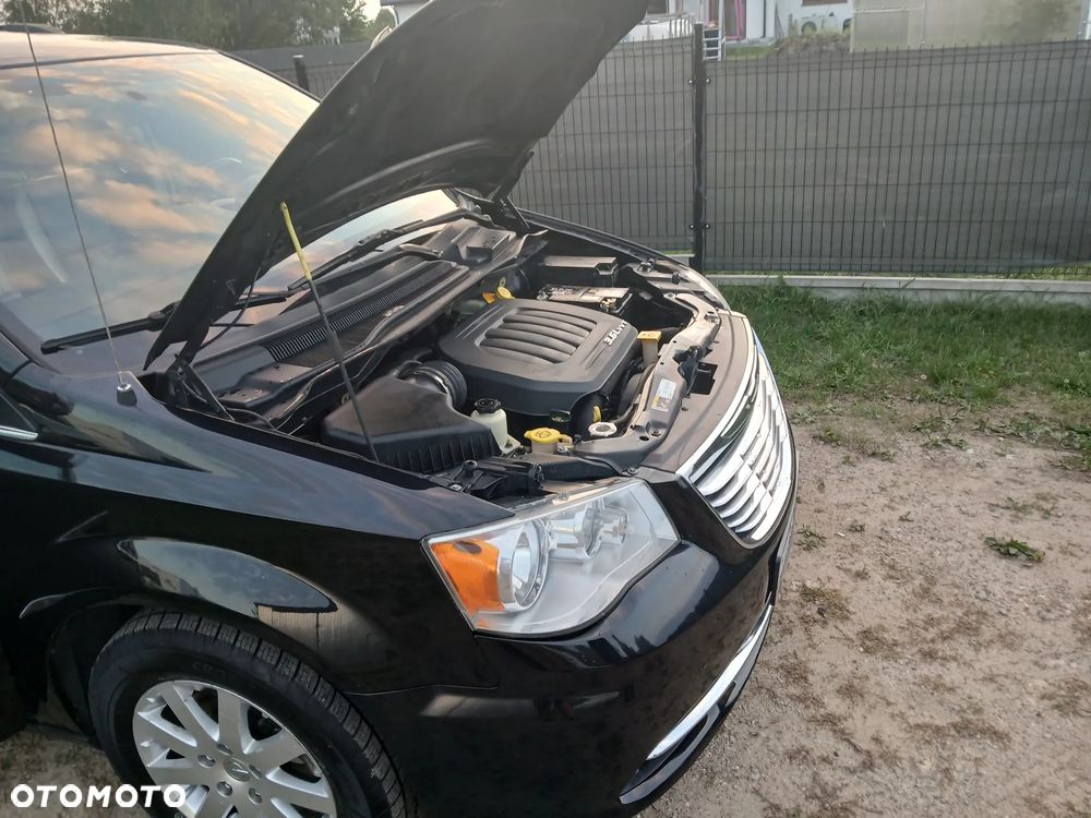 Chrysler Town & Country 3.6 Limited - 23