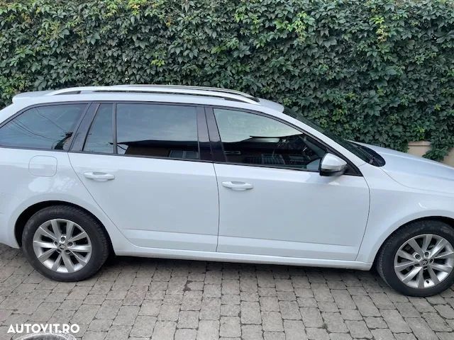 Skoda Octavia Combi Diesel 1.6 TDI Style - 5