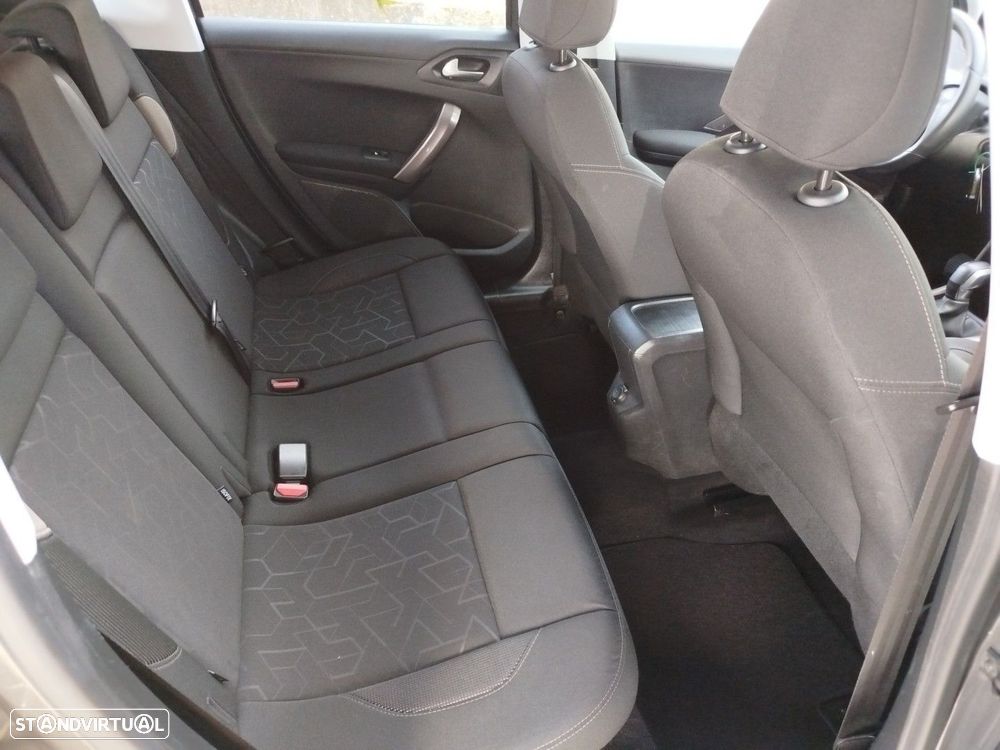 Peugeot 2008 1.6 BlueHDi Style - 29