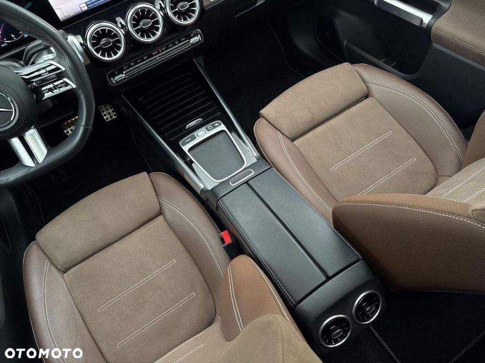 Mercedes-Benz GLB - 15