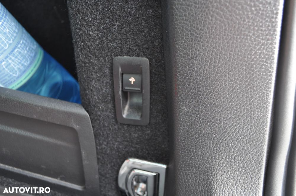 Volkswagen Passat Variant 2.0 TDI Blue TDI DSG Highline - 17