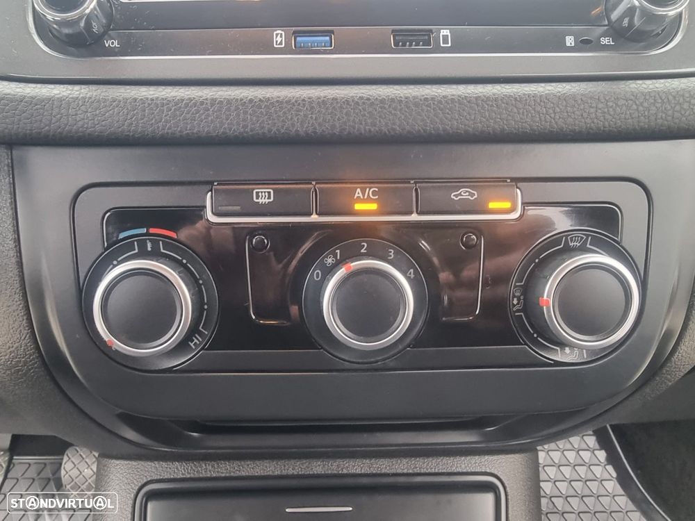 VW Tiguan 2.0 TDi Sport BlueMotion - 12