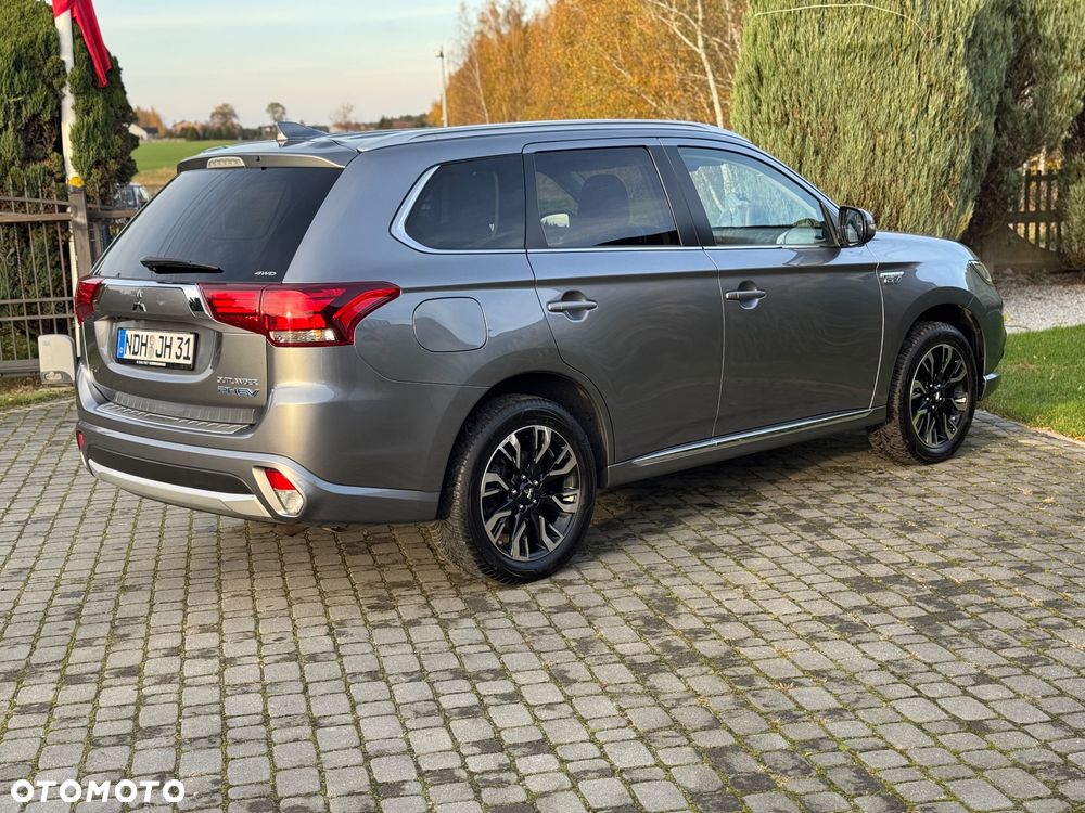 Mitsubishi Outlander 2.0 4WD Plug-In Hybrid Top - 12