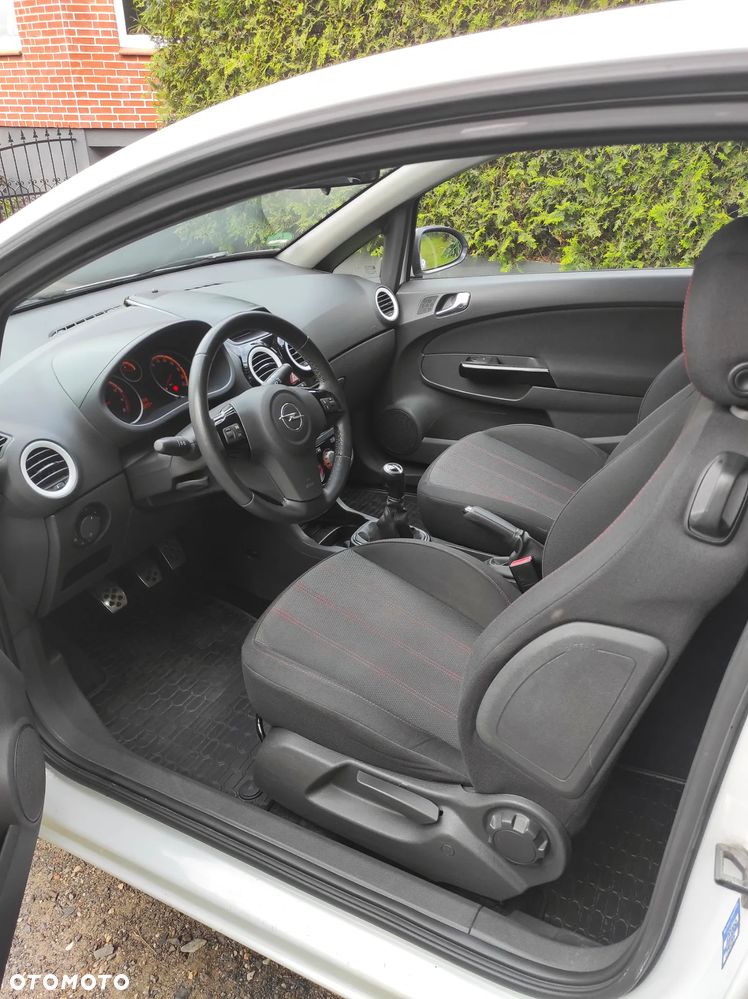 Opel Corsa 1.4 16V Sport - 12