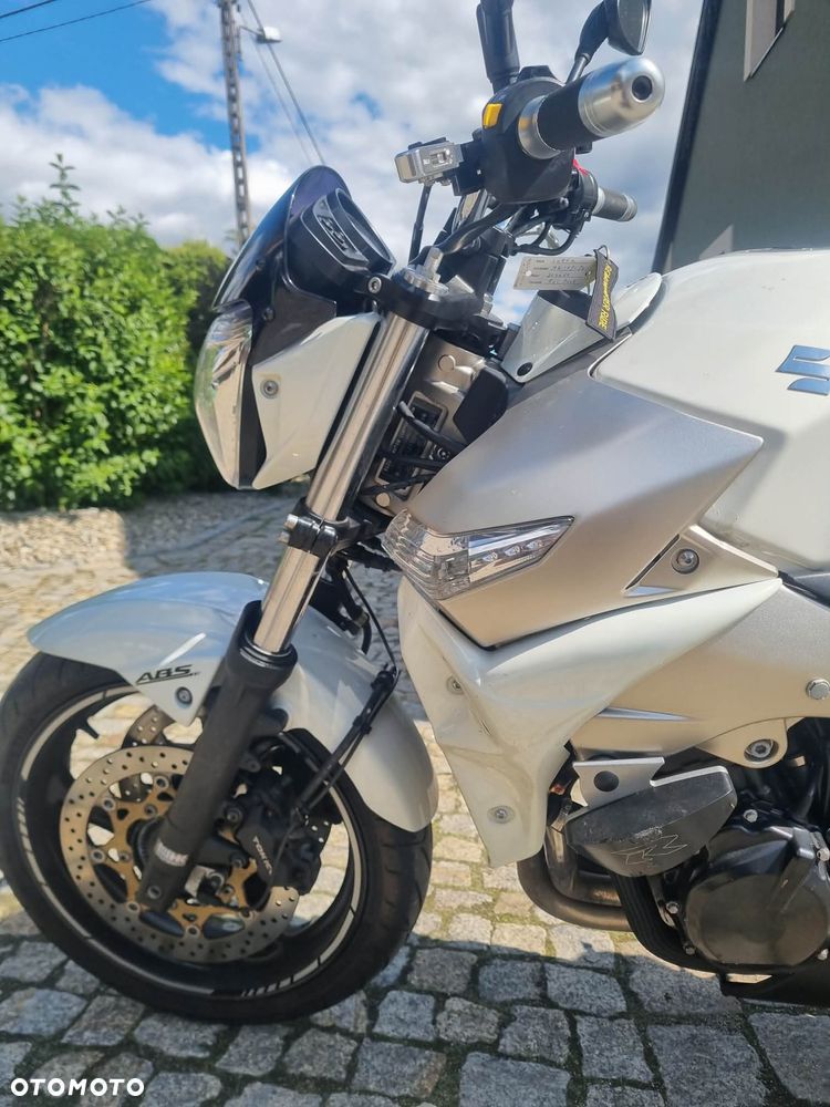 Suzuki GSR - 11
