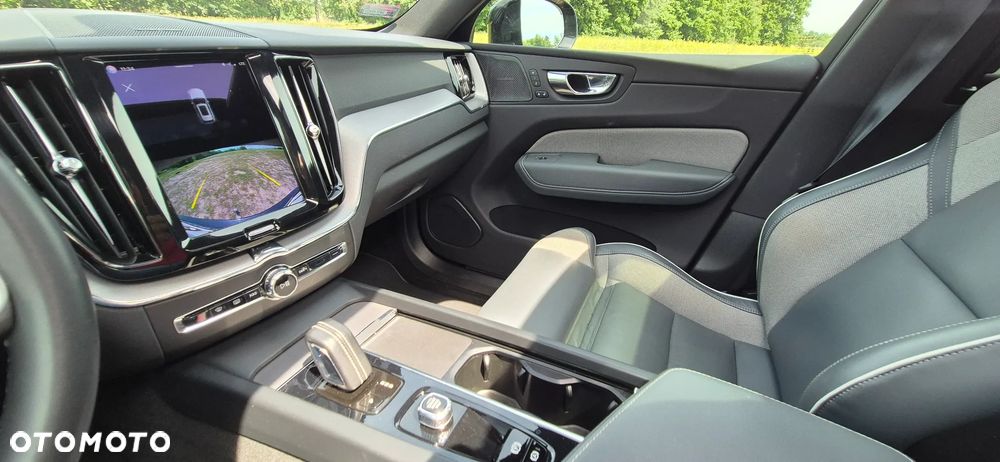 Volvo XC 60 T8 Plug-In Hybrid AWD R-Design - 17