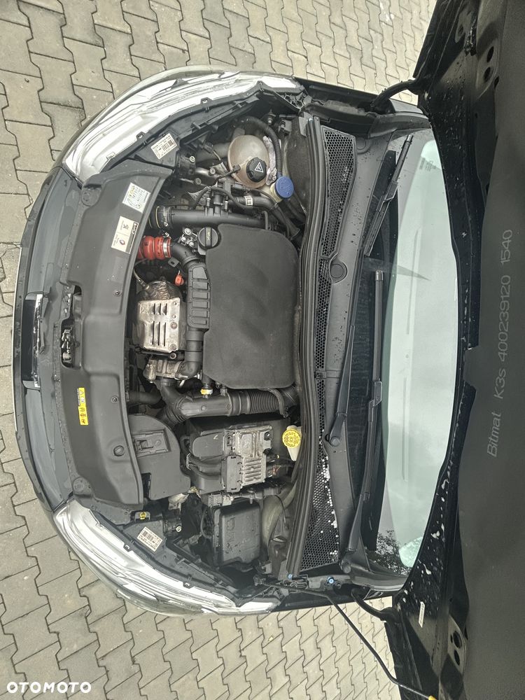Peugeot 208 - 12
